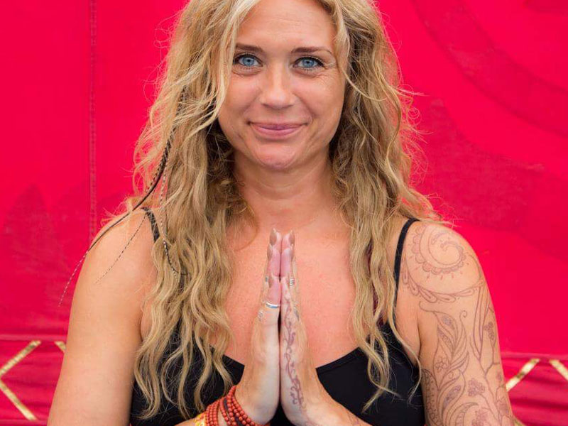 Yvonne-de-Hoop-namaste